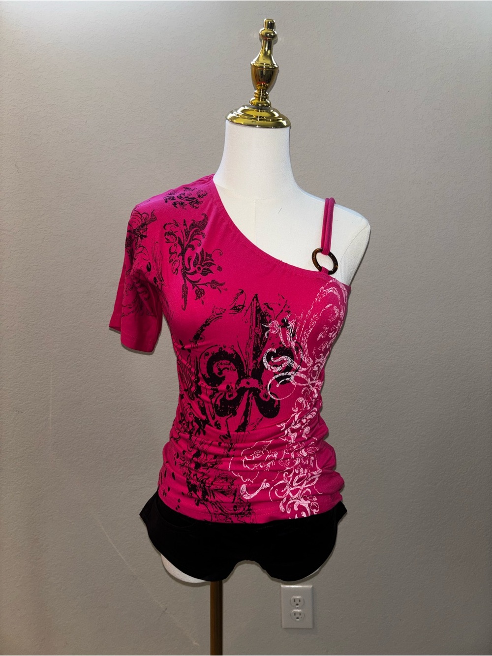 Others Follow One-Shoulder Hot Pink Print Crop Top